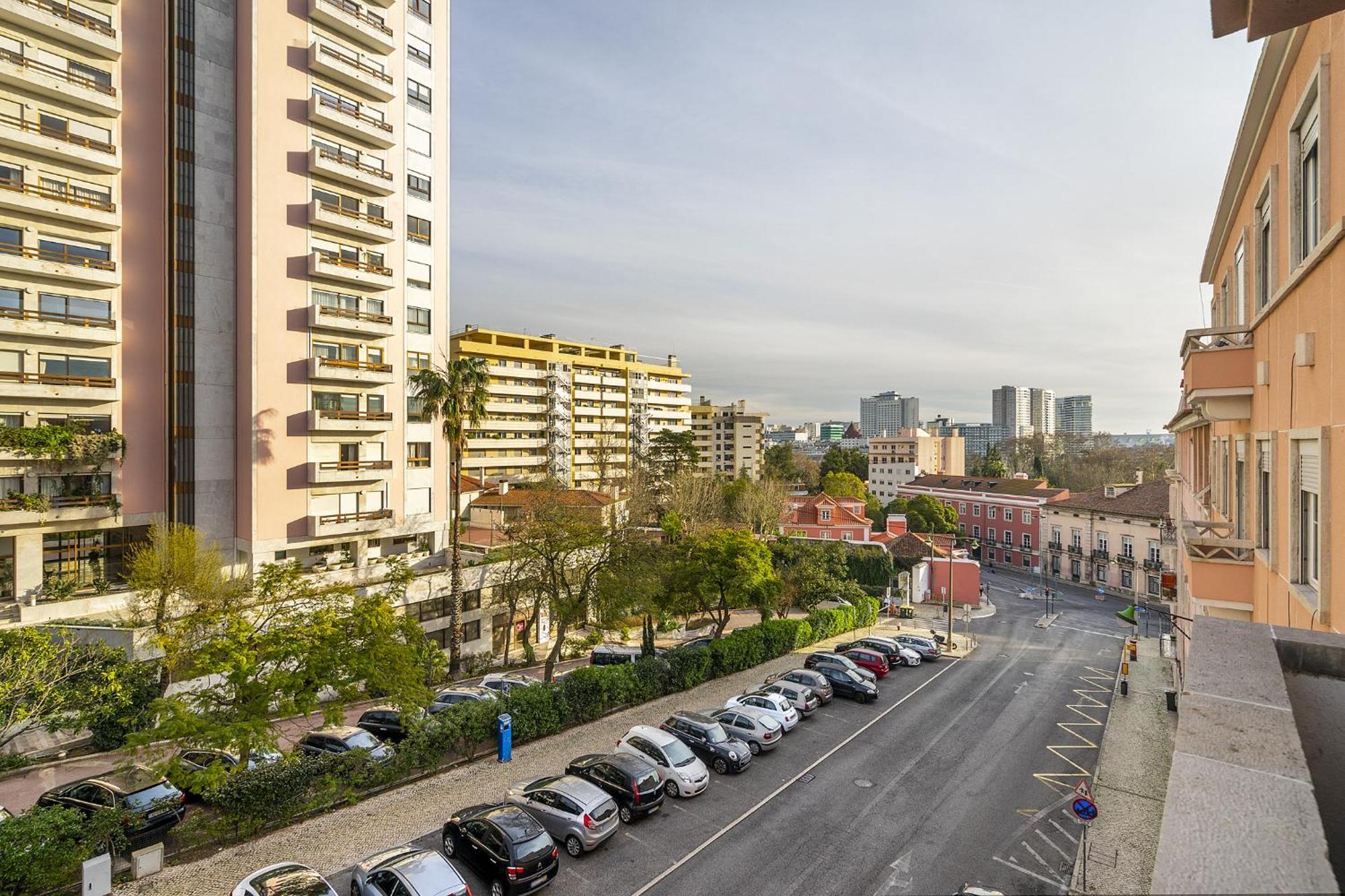 Whome Mid-term Marvel: Your Away From Apartamento